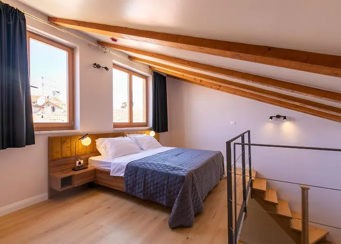 Jupiter Center Πούλα